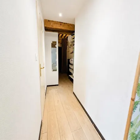 Fully Furnished Studio City Center Апартаменты *